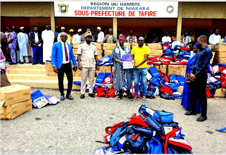 Tafiré/ Ouattara Sié Abou, Dg de la DGI mobilise 2 066 kits scolaires et sensibilise contre le paludisme et l’orpaillage clandestin